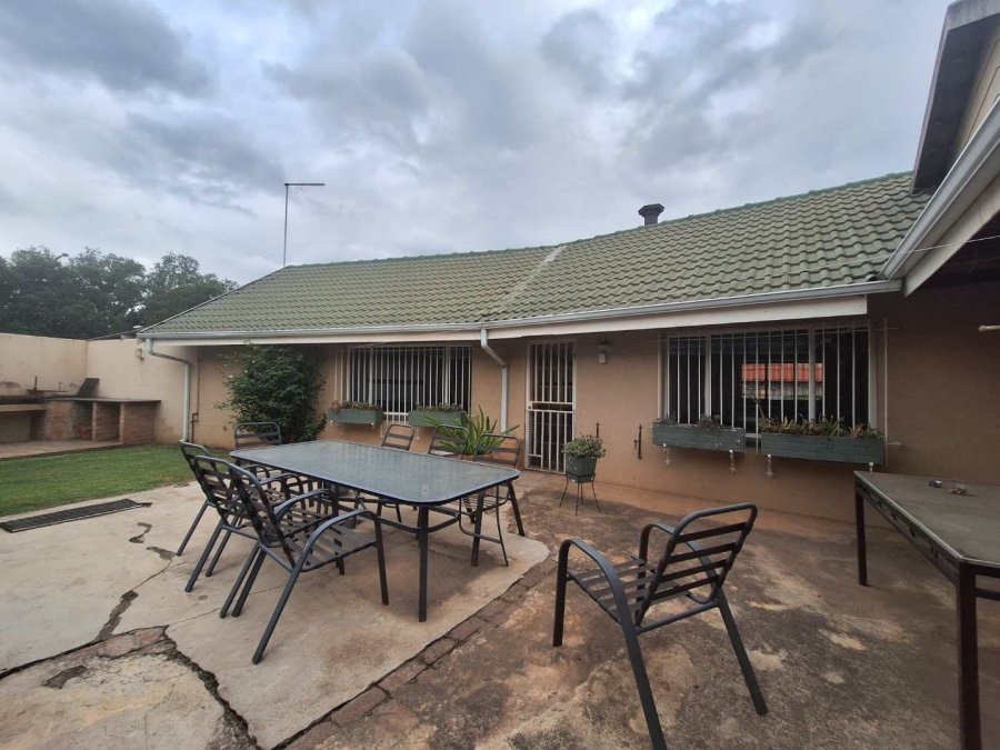 5 Bedroom Property for Sale in Farrar Park Gauteng