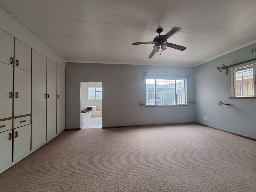 5 Bedroom Property for Sale in Farrar Park Gauteng