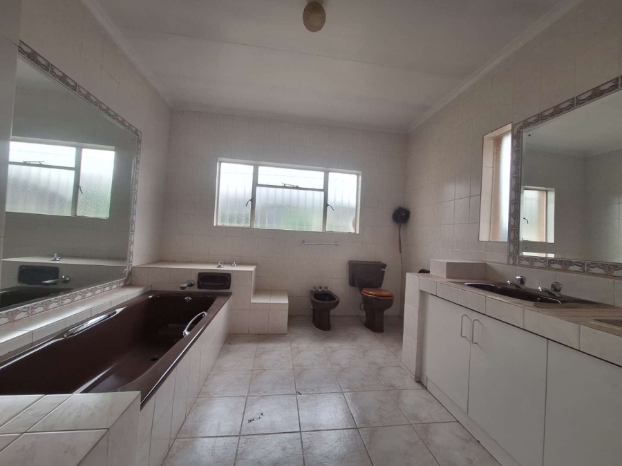 5 Bedroom Property for Sale in Farrar Park Gauteng