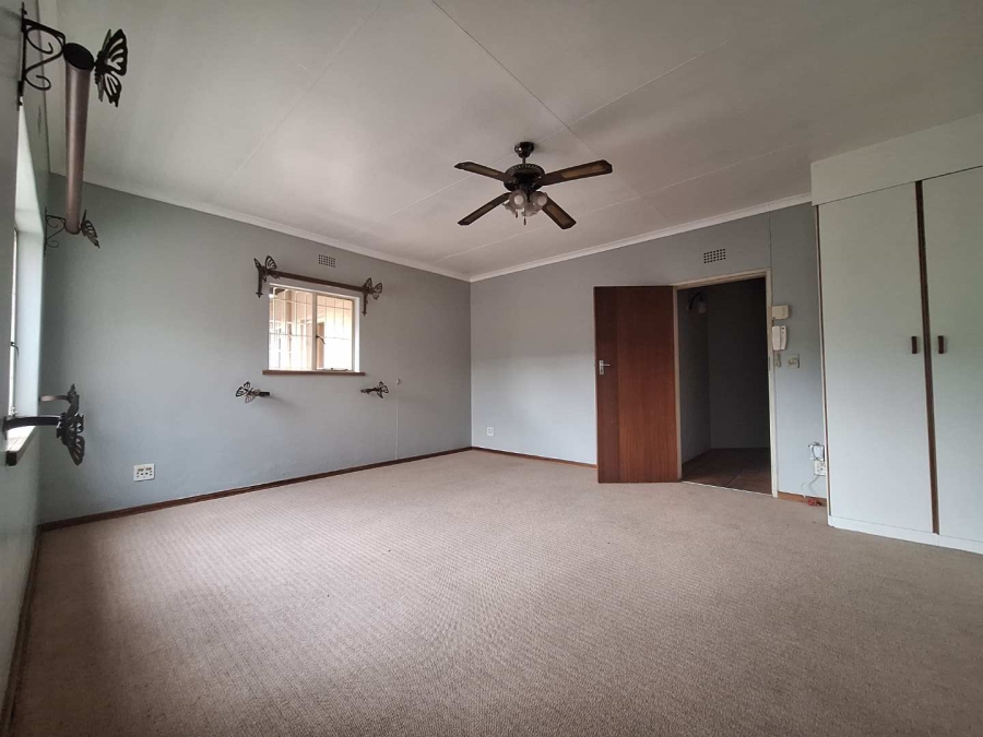 5 Bedroom Property for Sale in Farrar Park Gauteng