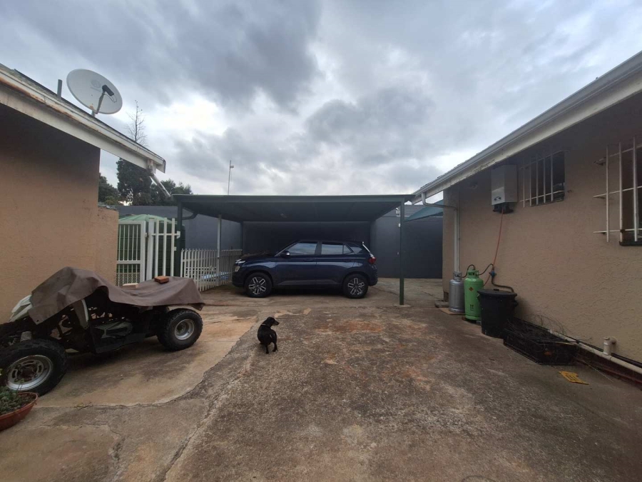 5 Bedroom Property for Sale in Farrar Park Gauteng