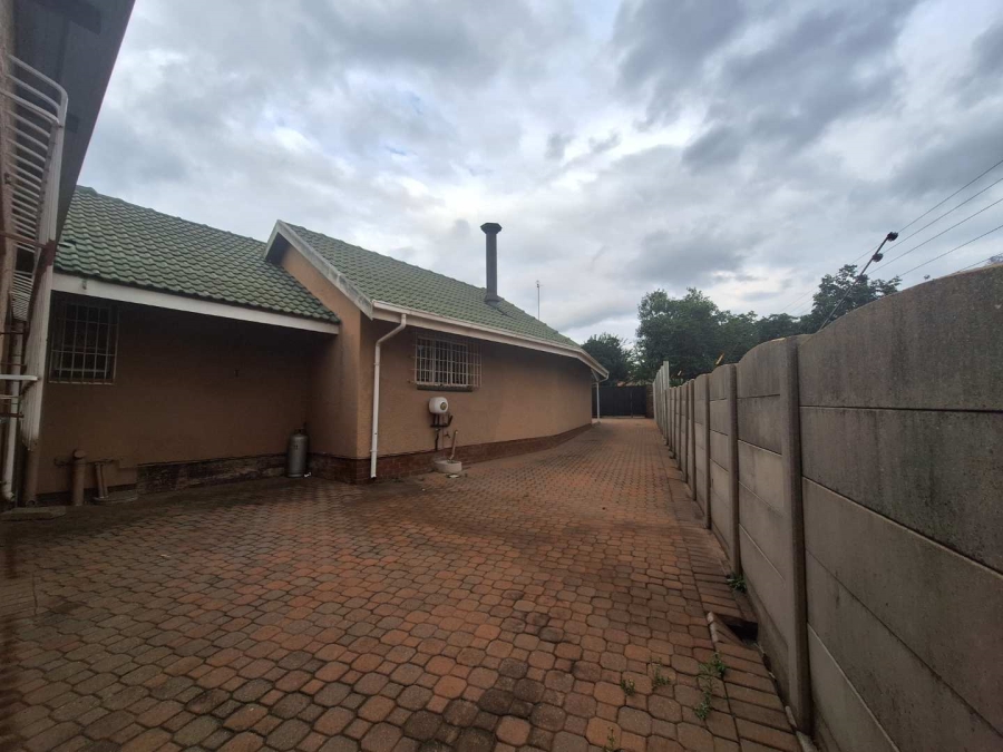 5 Bedroom Property for Sale in Farrar Park Gauteng