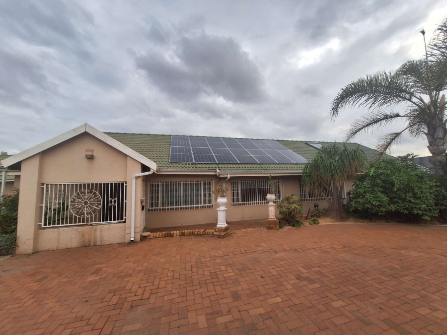 5 Bedroom Property for Sale in Farrar Park Gauteng