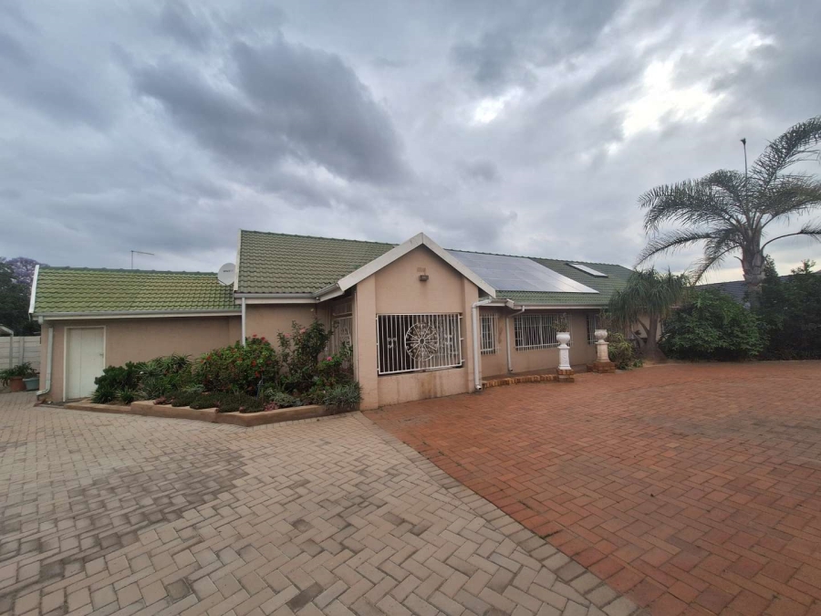 5 Bedroom Property for Sale in Farrar Park Gauteng