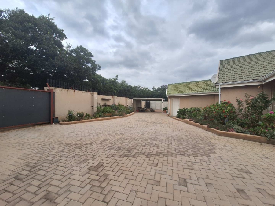 5 Bedroom Property for Sale in Farrar Park Gauteng