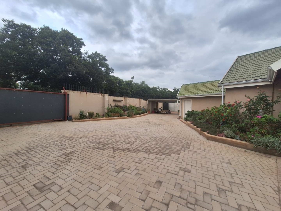 5 Bedroom Property for Sale in Farrar Park Gauteng