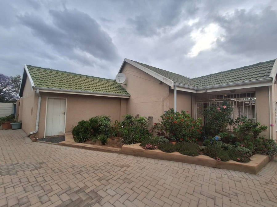 5 Bedroom Property for Sale in Farrar Park Gauteng