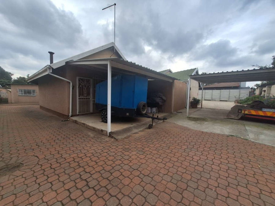 5 Bedroom Property for Sale in Farrar Park Gauteng