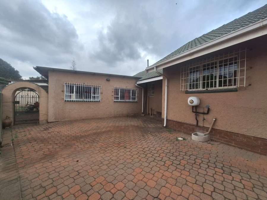 5 Bedroom Property for Sale in Farrar Park Gauteng