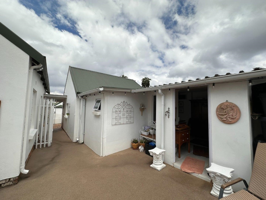 To Let 1 Bedroom Property for Rent in Weltevreden Park Gauteng