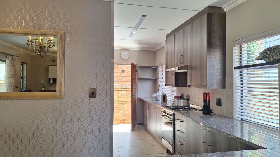 To Let 3 Bedroom Property for Rent in Honeydew Ridge Gauteng