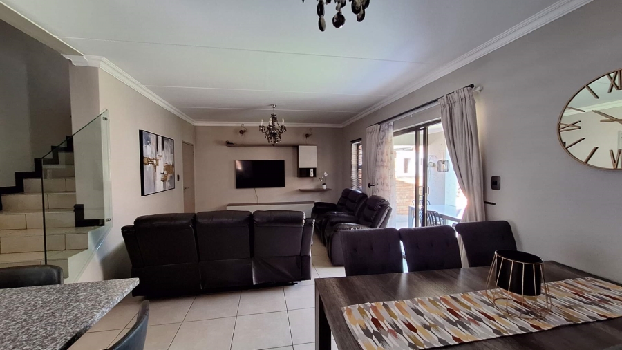 To Let 3 Bedroom Property for Rent in Honeydew Ridge Gauteng