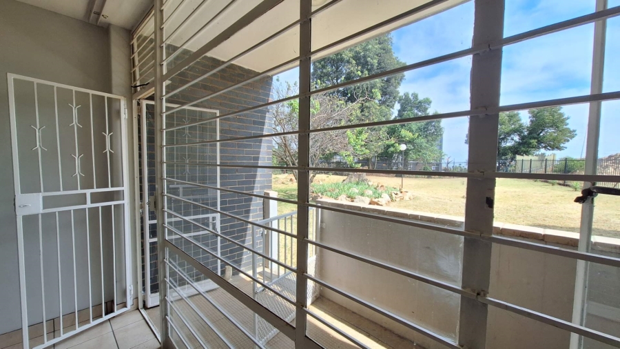 To Let 2 Bedroom Property for Rent in Horison Gauteng