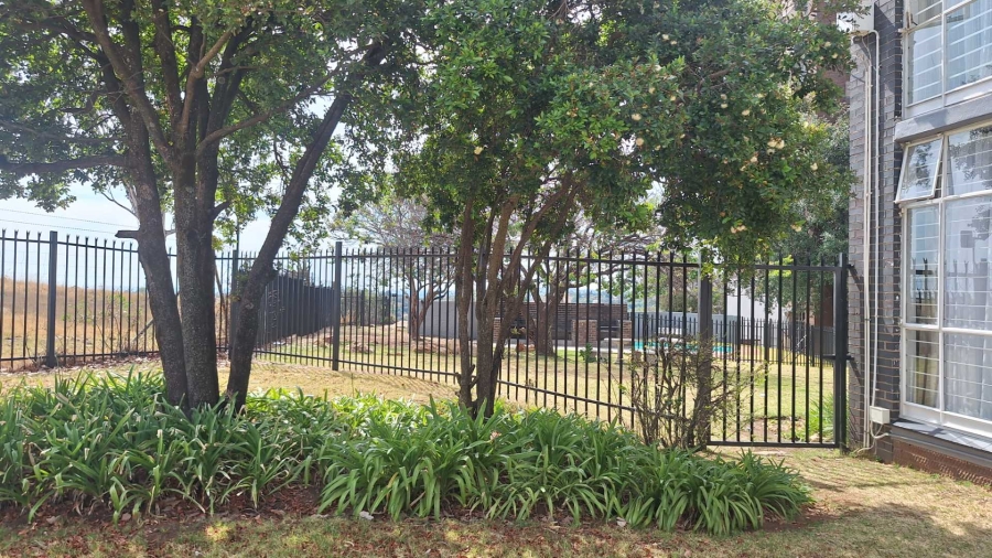 To Let 2 Bedroom Property for Rent in Horison Gauteng