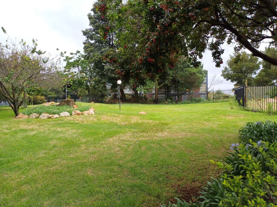 To Let 2 Bedroom Property for Rent in Constantia Kloof Gauteng