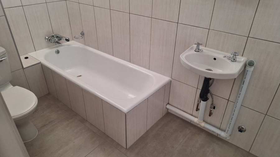 To Let 2 Bedroom Property for Rent in Constantia Kloof Gauteng