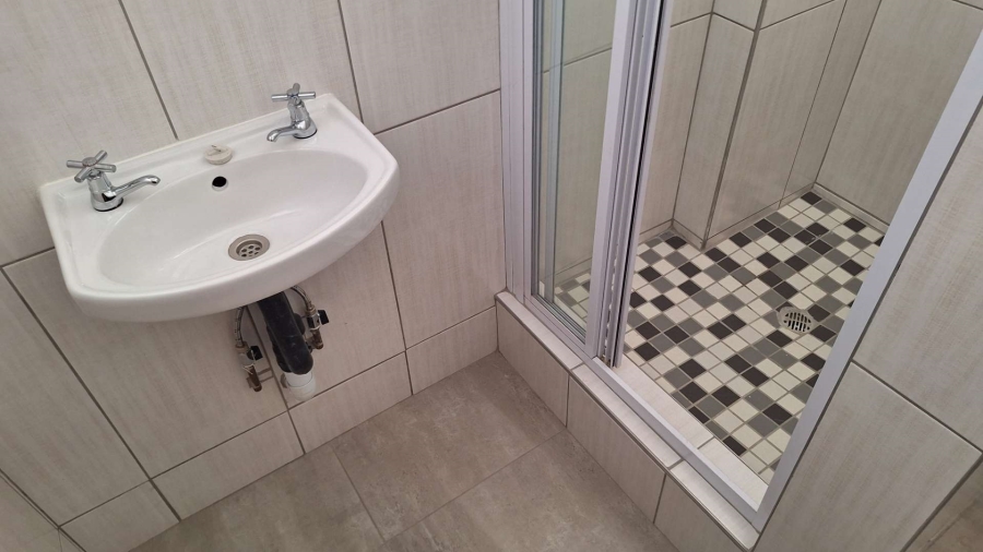 To Let 2 Bedroom Property for Rent in Constantia Kloof Gauteng