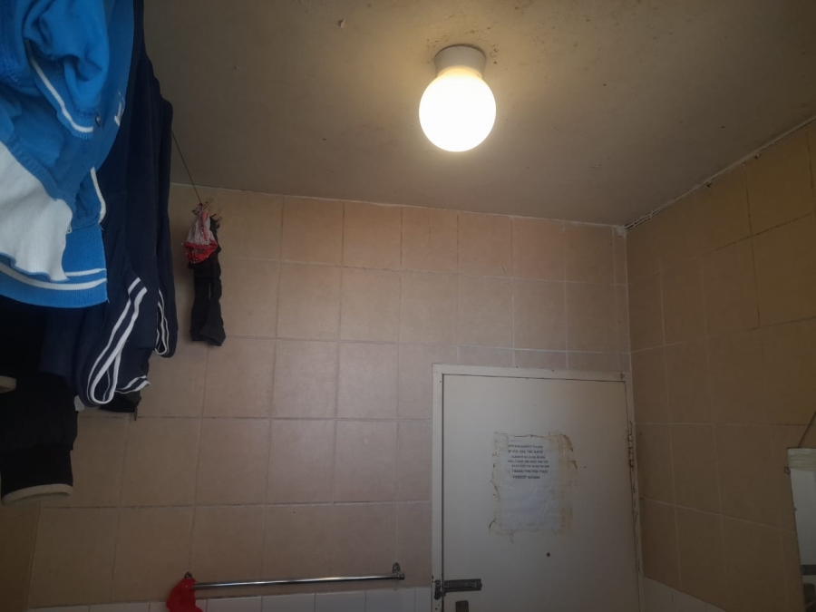 1 Bedroom Property for Sale in Hillbrow Gauteng