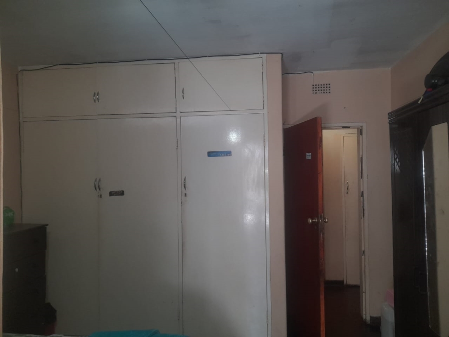 1 Bedroom Property for Sale in Hillbrow Gauteng