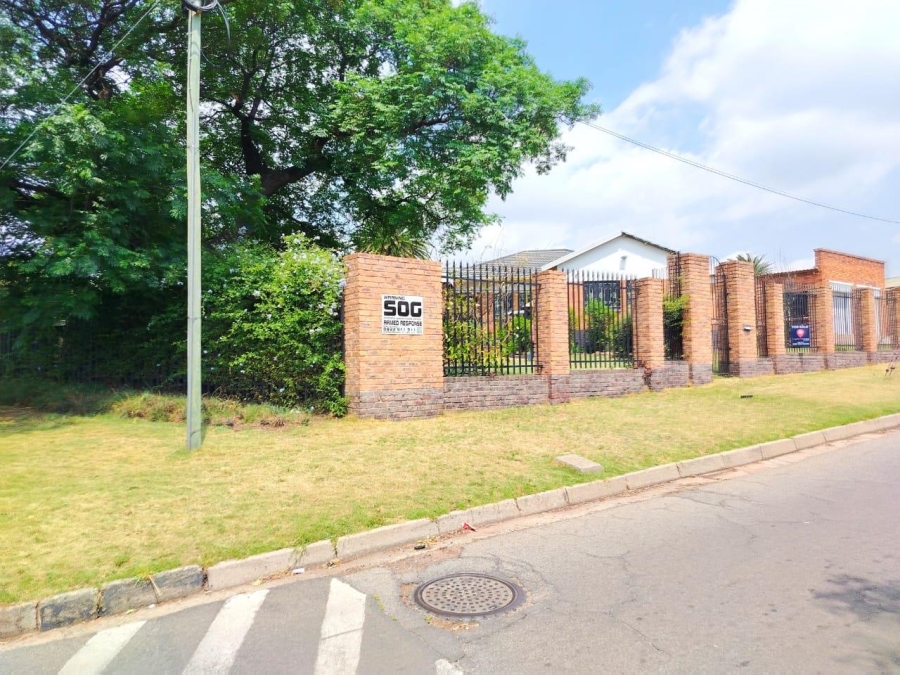 3 Bedroom Property for Sale in South Crest Gauteng