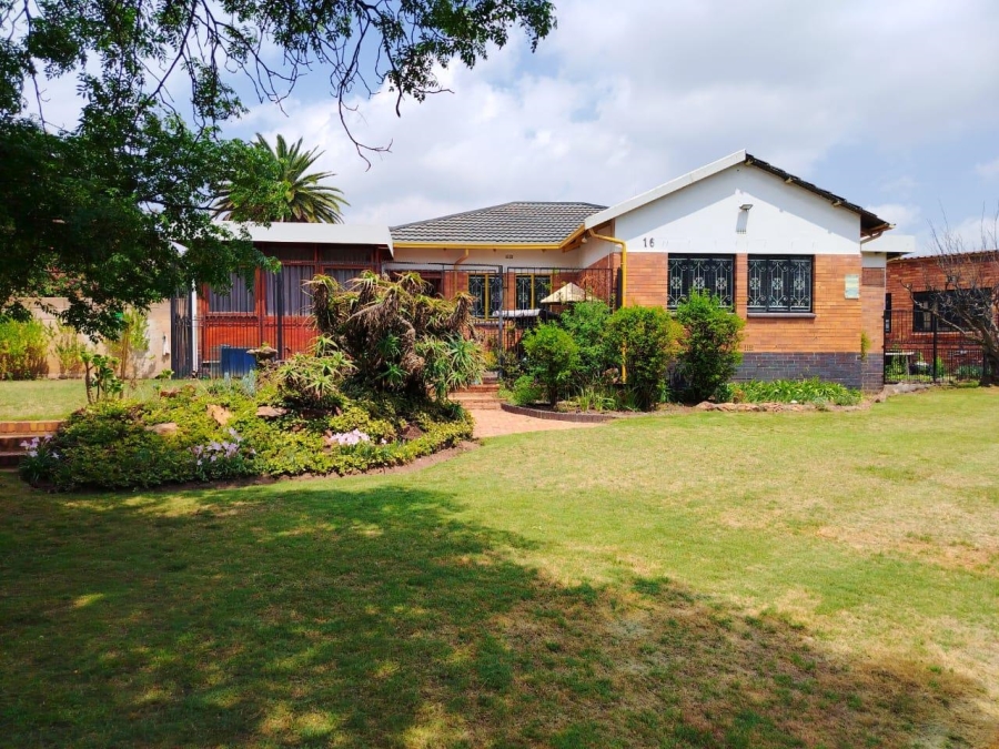 3 Bedroom Property for Sale in South Crest Gauteng
