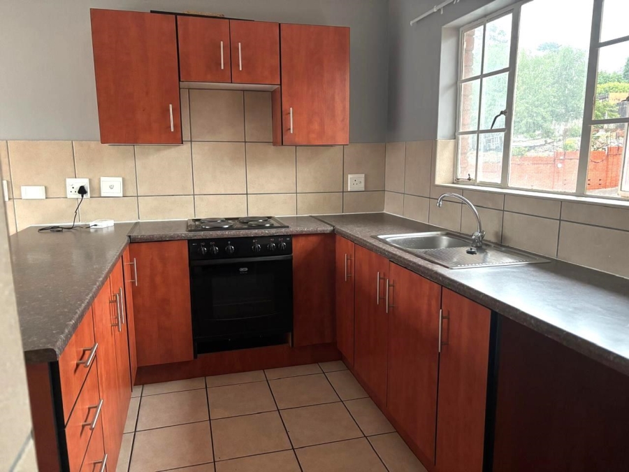 2 Bedroom Property for Sale in Towerby Gauteng
