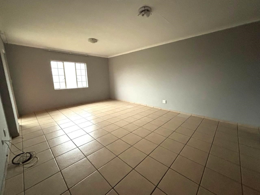 2 Bedroom Property for Sale in Towerby Gauteng