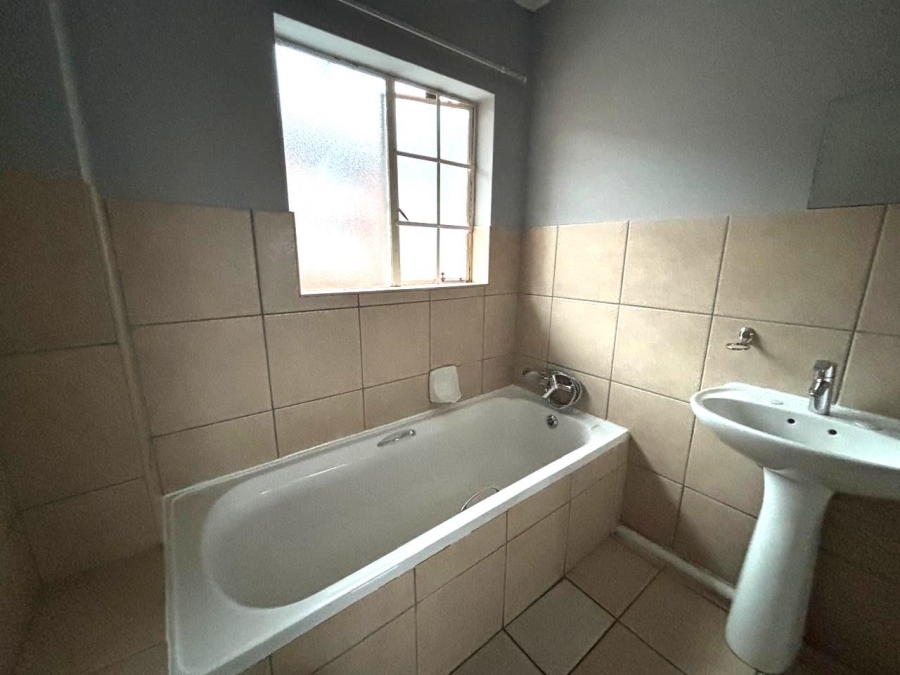 2 Bedroom Property for Sale in Towerby Gauteng