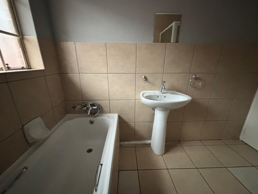 2 Bedroom Property for Sale in Towerby Gauteng