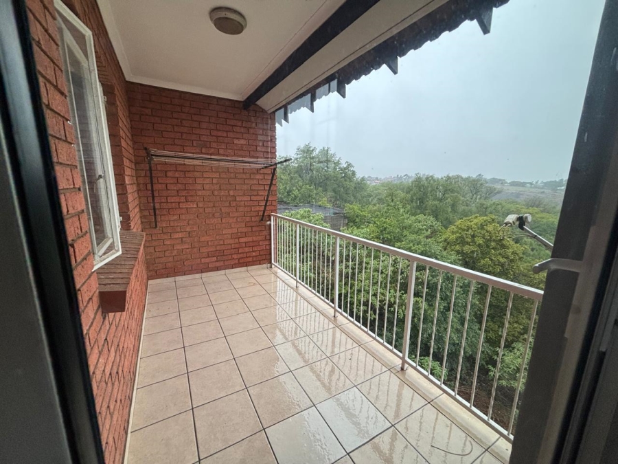 2 Bedroom Property for Sale in Towerby Gauteng