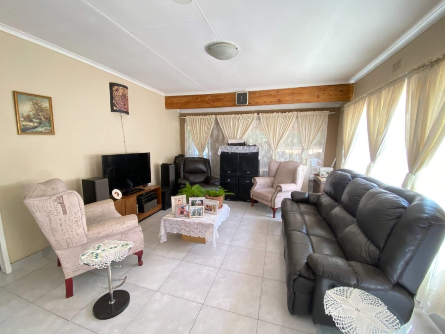3 Bedroom Property for Sale in Mulbarton Gauteng