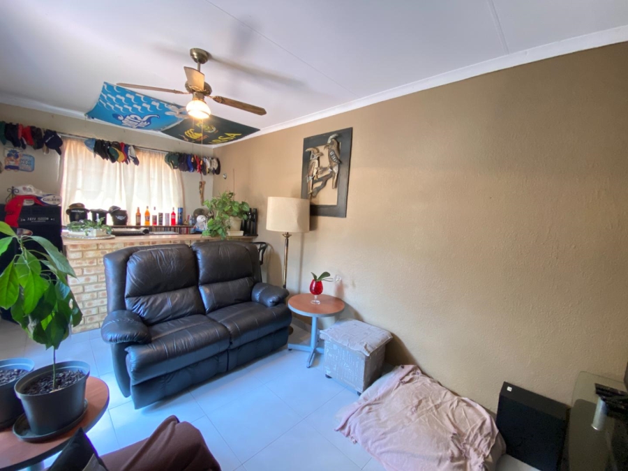 3 Bedroom Property for Sale in Mulbarton Gauteng