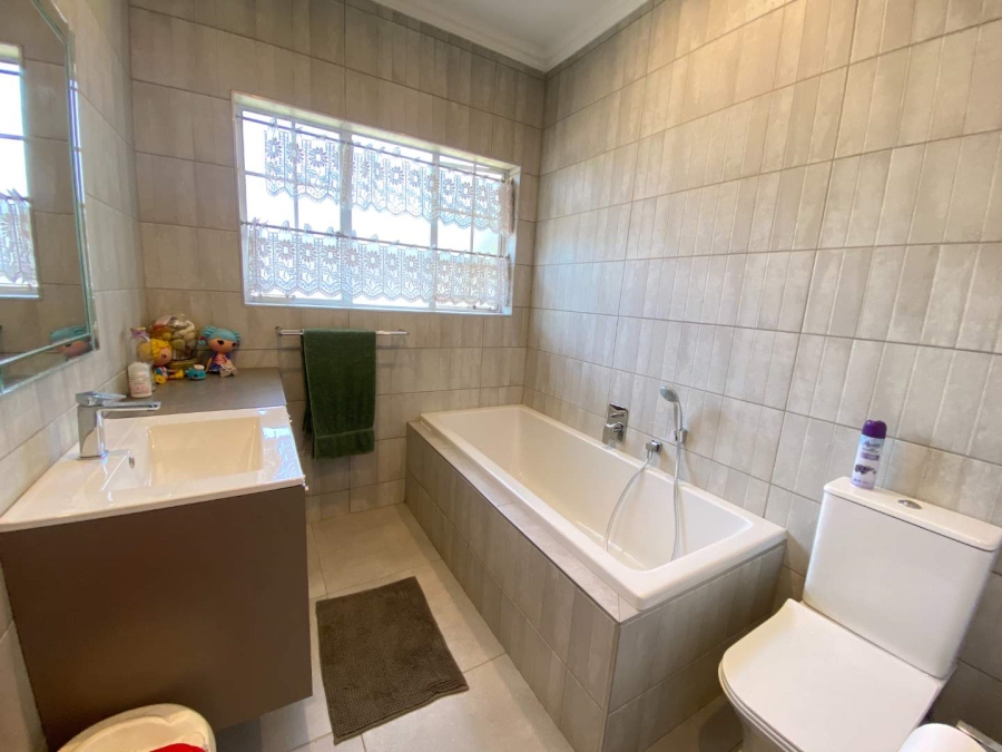 3 Bedroom Property for Sale in Mulbarton Gauteng