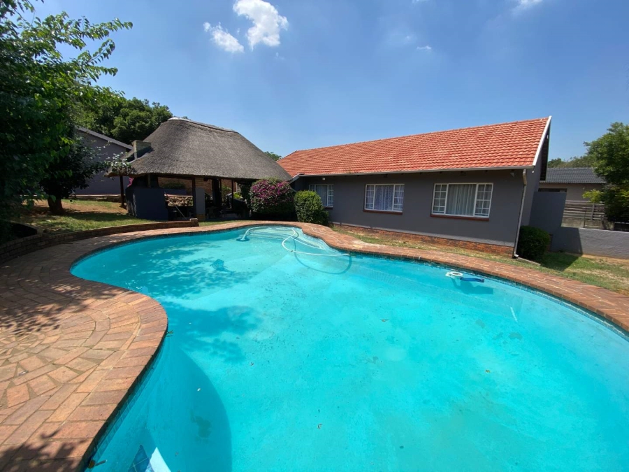 3 Bedroom Property for Sale in Mulbarton Gauteng
