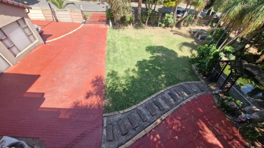 5 Bedroom Property for Sale in Brackendowns Gauteng