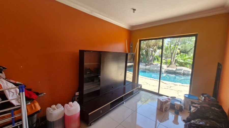 5 Bedroom Property for Sale in Brackendowns Gauteng