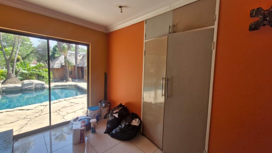5 Bedroom Property for Sale in Brackendowns Gauteng