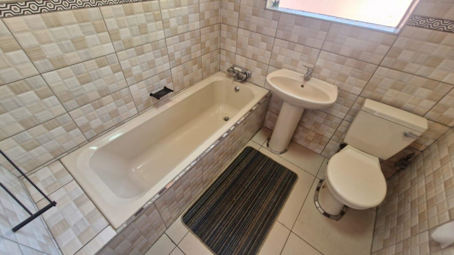 5 Bedroom Property for Sale in Brackendowns Gauteng