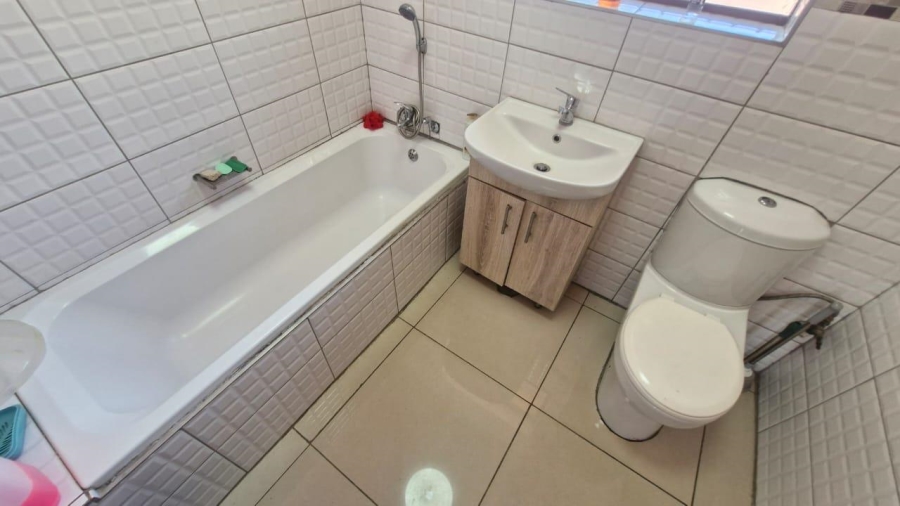 5 Bedroom Property for Sale in Brackendowns Gauteng