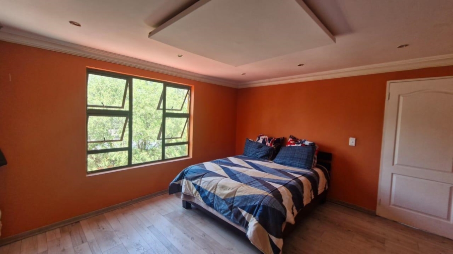 5 Bedroom Property for Sale in Brackendowns Gauteng