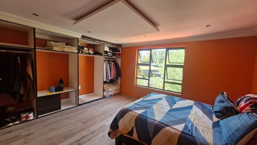 5 Bedroom Property for Sale in Brackendowns Gauteng