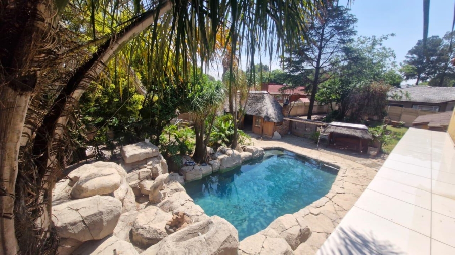 5 Bedroom Property for Sale in Brackendowns Gauteng