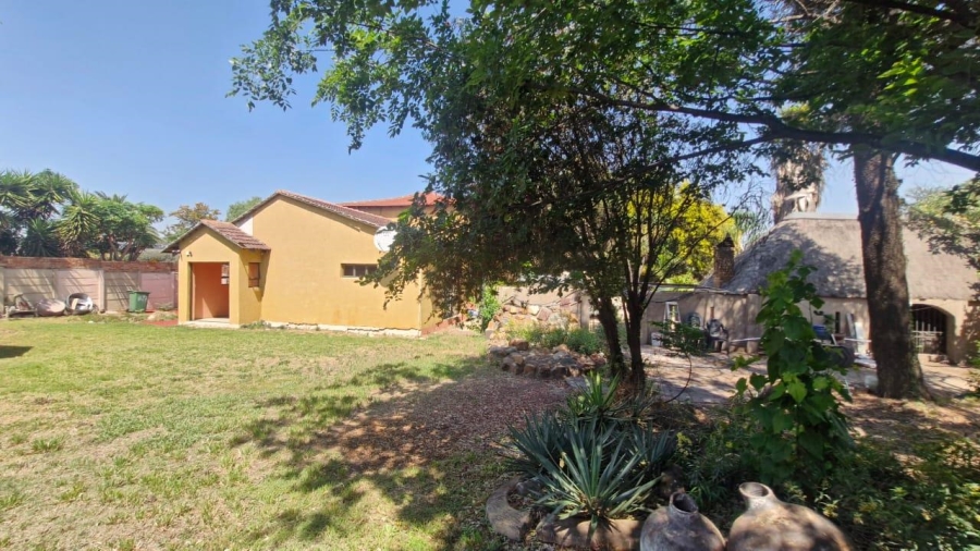 5 Bedroom Property for Sale in Brackendowns Gauteng