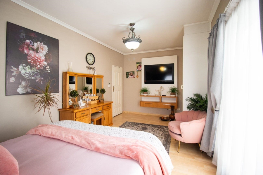 4 Bedroom Property for Sale in New Redruth Gauteng