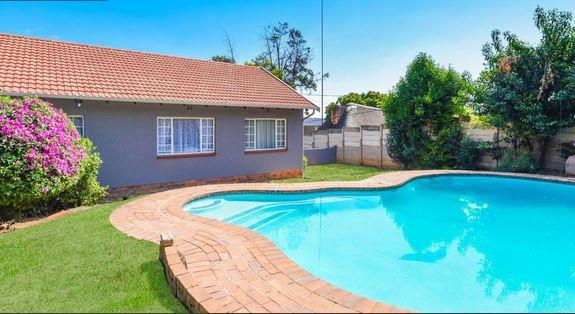 3 Bedroom Property for Sale in Mulbarton Gauteng