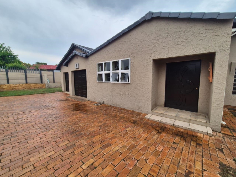 3 Bedroom Property for Sale in Brackendowns Gauteng