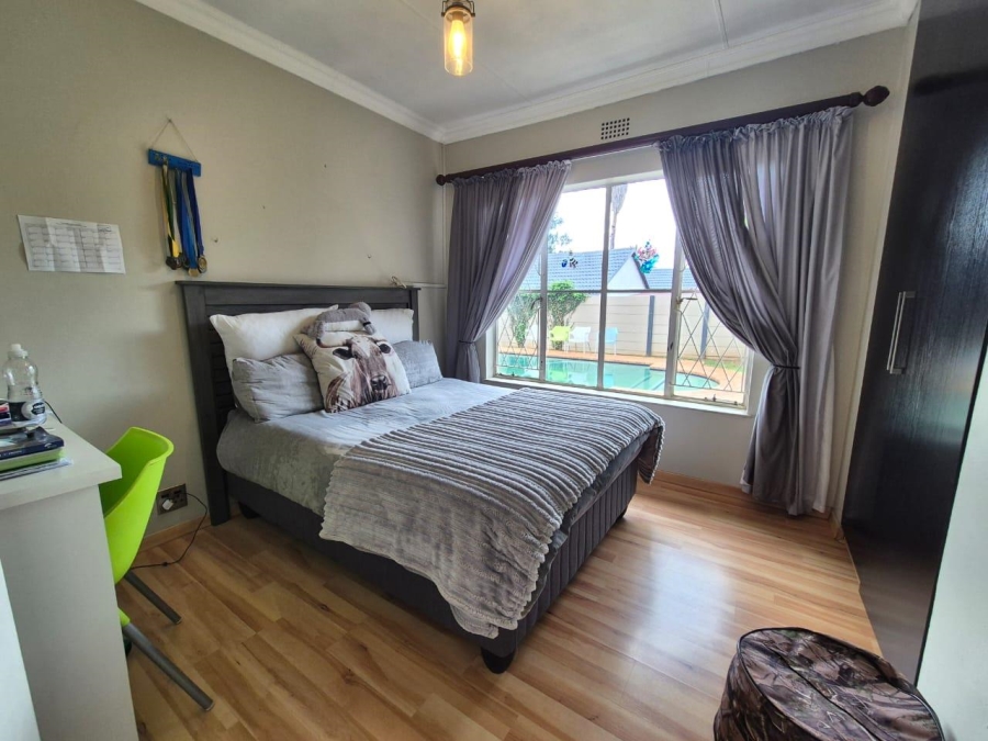 3 Bedroom Property for Sale in Brackendowns Gauteng