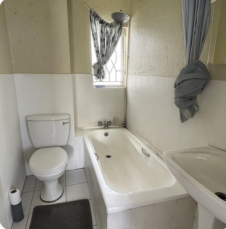 2 Bedroom Property for Sale in Glen Marais Gauteng
