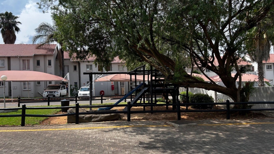 2 Bedroom Property for Sale in Glen Marais Gauteng