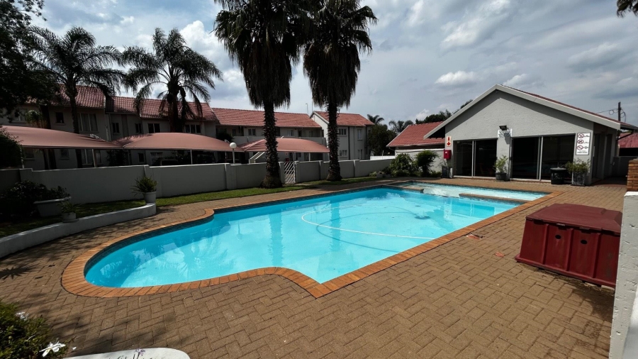 2 Bedroom Property for Sale in Glen Marais Gauteng